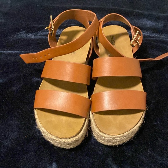 Soda tan platform sandal 6.5 - Picture 1 of 5